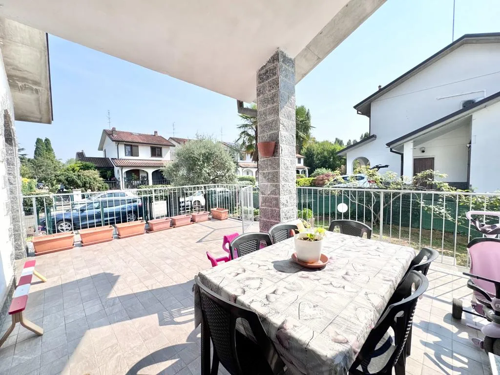 Terrass - Corner Semi-Detached Villa with Garden in Casarile
