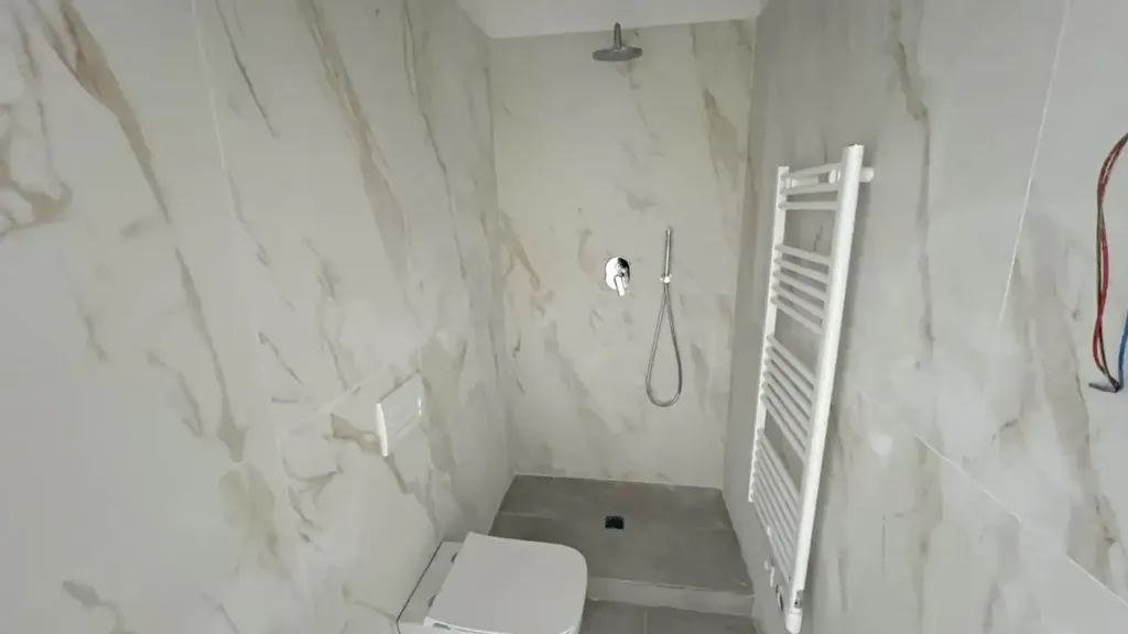 Salles de bain - Rearranged Apartment with Double Bathroom in Florence