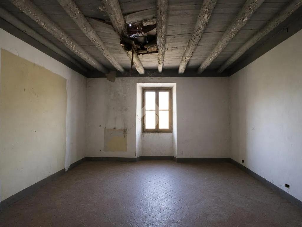Rooms - Rustic Property for Renovation in Garbagnate Monastero