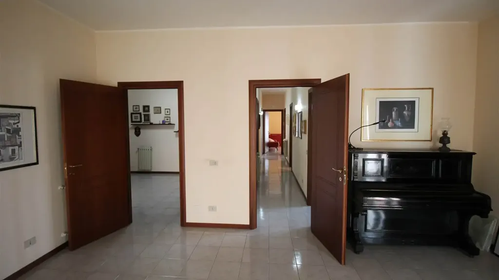 hallway_entrance