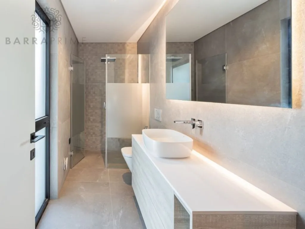Bathrooms - Contemporary Villa with Golf View in Vilamoura