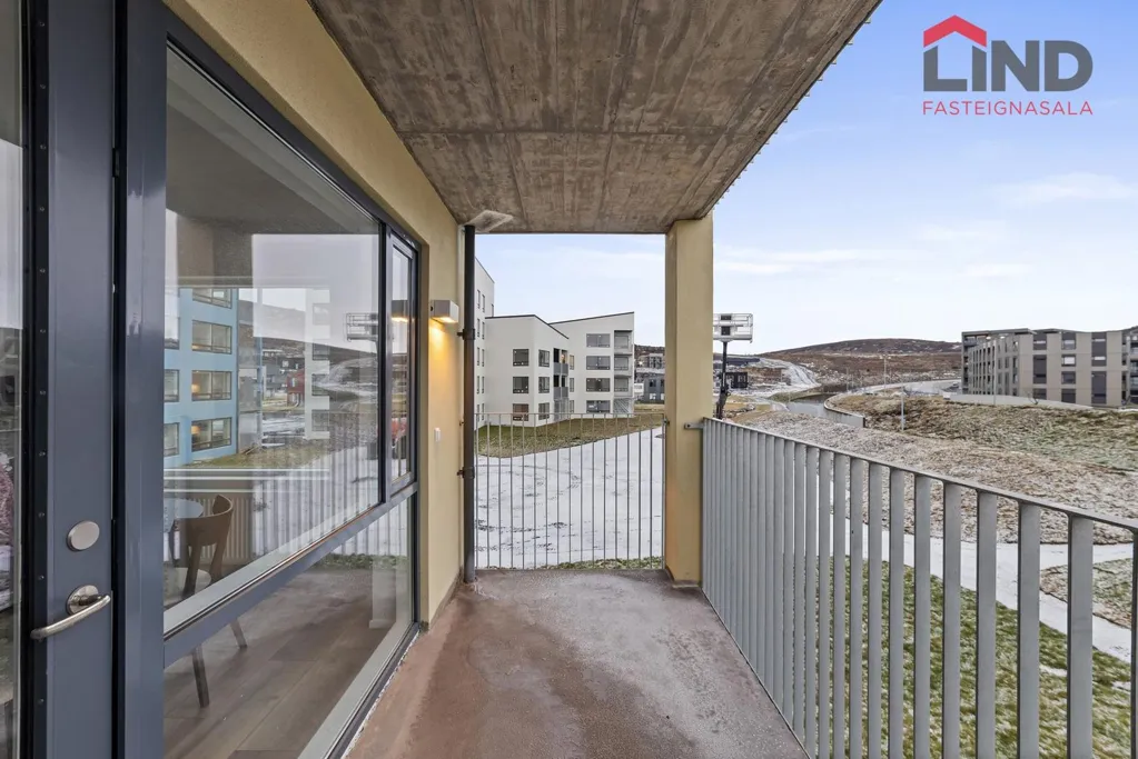 Rõdu - New Apartment with Elevator in Skarðshlíðarhverfi