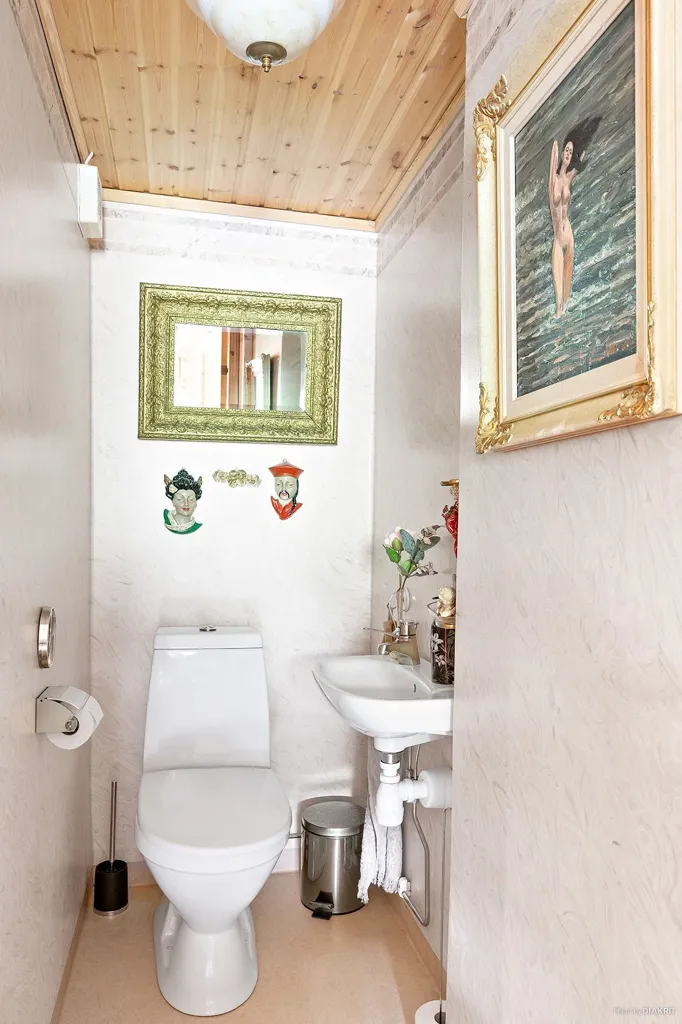 Bathrooms - Historic Manor with River View in Blekinge