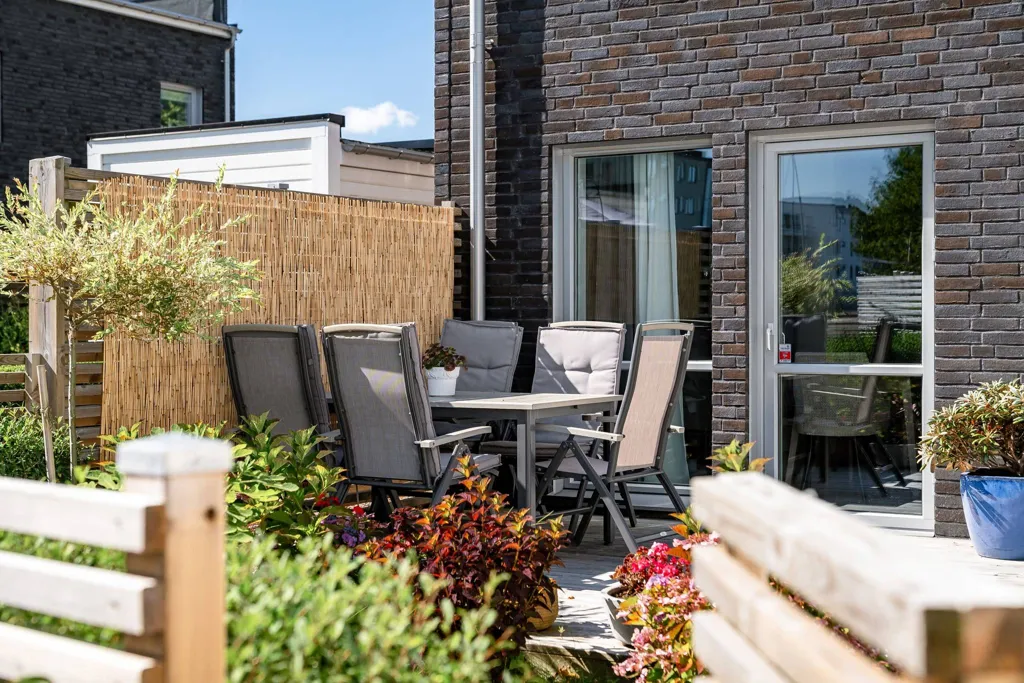 Terrass - Modern Terraced House with Garden in Eskilsminne