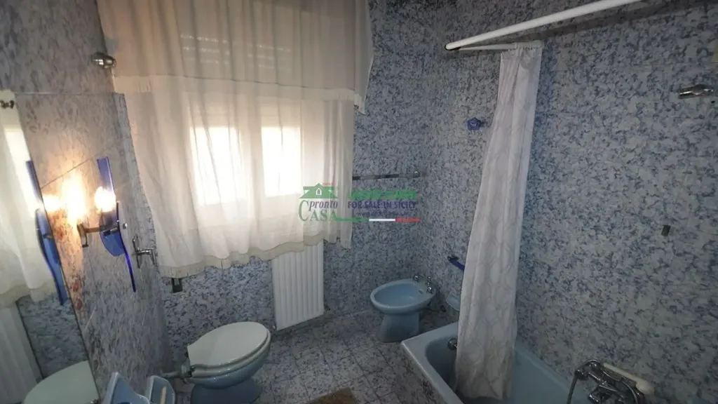Salles de bain - Apartment with Perimeter Balcony in Ragusa