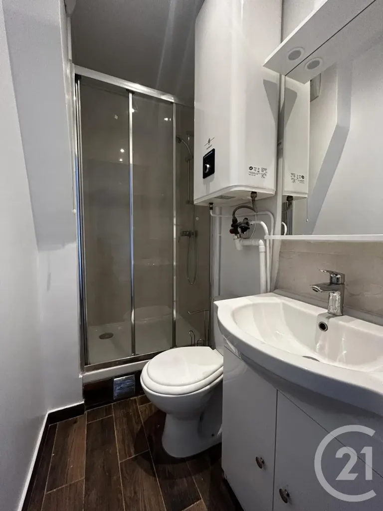 Bathrooms - Meubled Studio with Metro Access in Aubervilliers