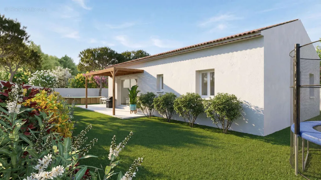 Buildable Plot with South Facing in Châteauneuf-les-Martigues