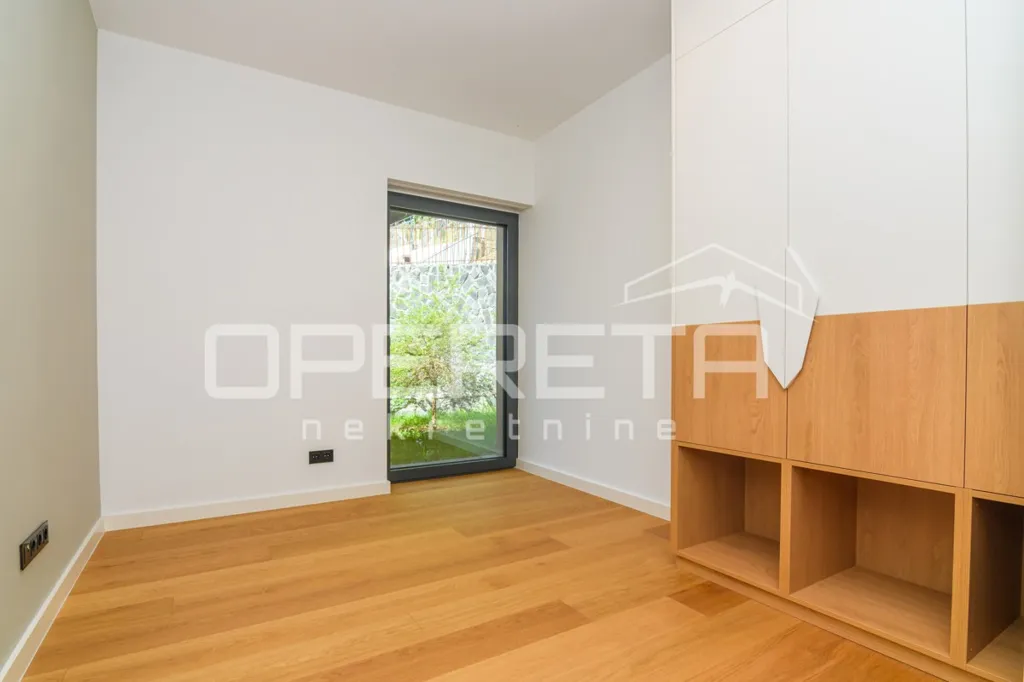 Pièces - 4-Room Apartment with Cathedral View in Centar