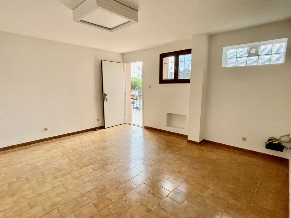 Elutuba - Commercial Space with Parking in Ajaccio