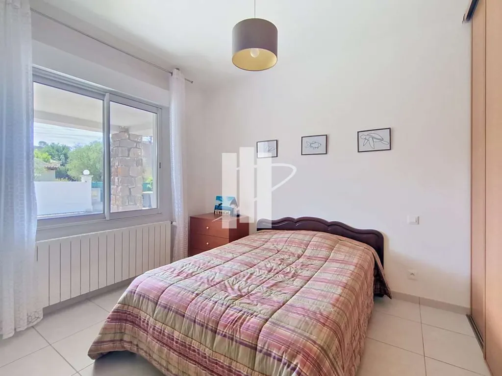 Magamistoad - Single-Storey Villa with Pool Potential in Saint-Raphaël