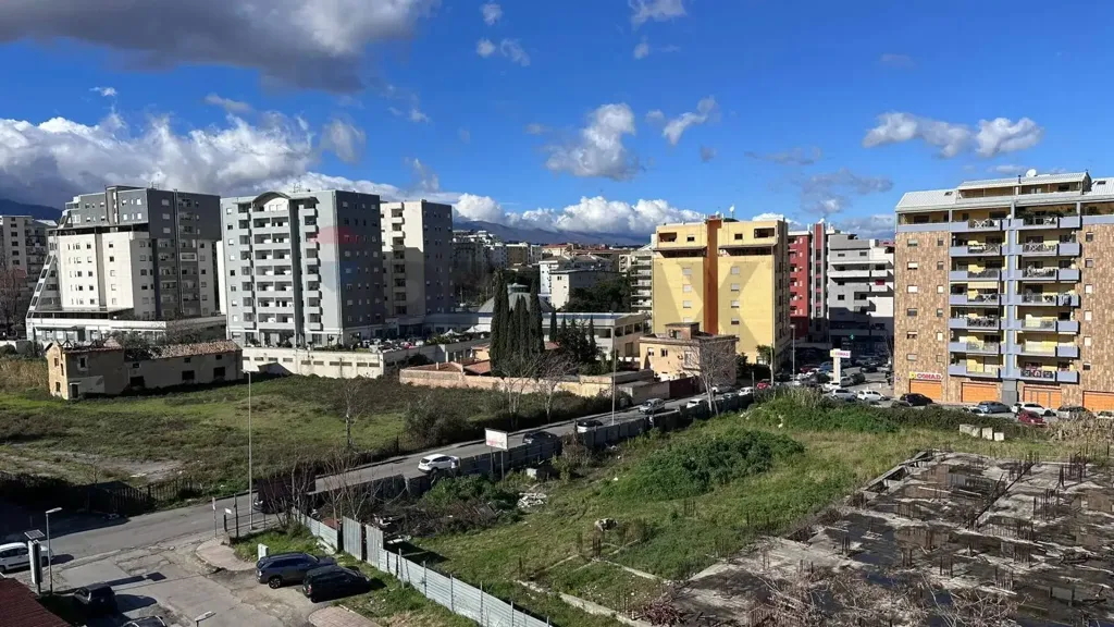 Garden - Modern Apartment with Balcony in Cosenza