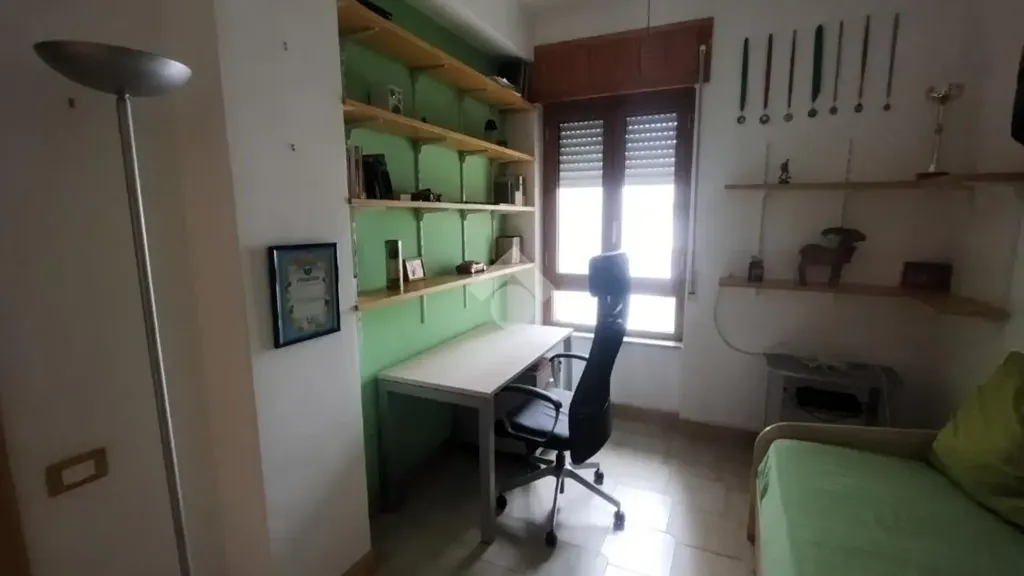 Bureau - Spacious Apartment with Balcony in Castrolibero