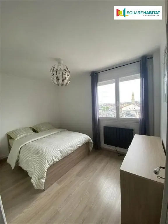 Chambres - Appartement meublé avec balcon à Tarbes