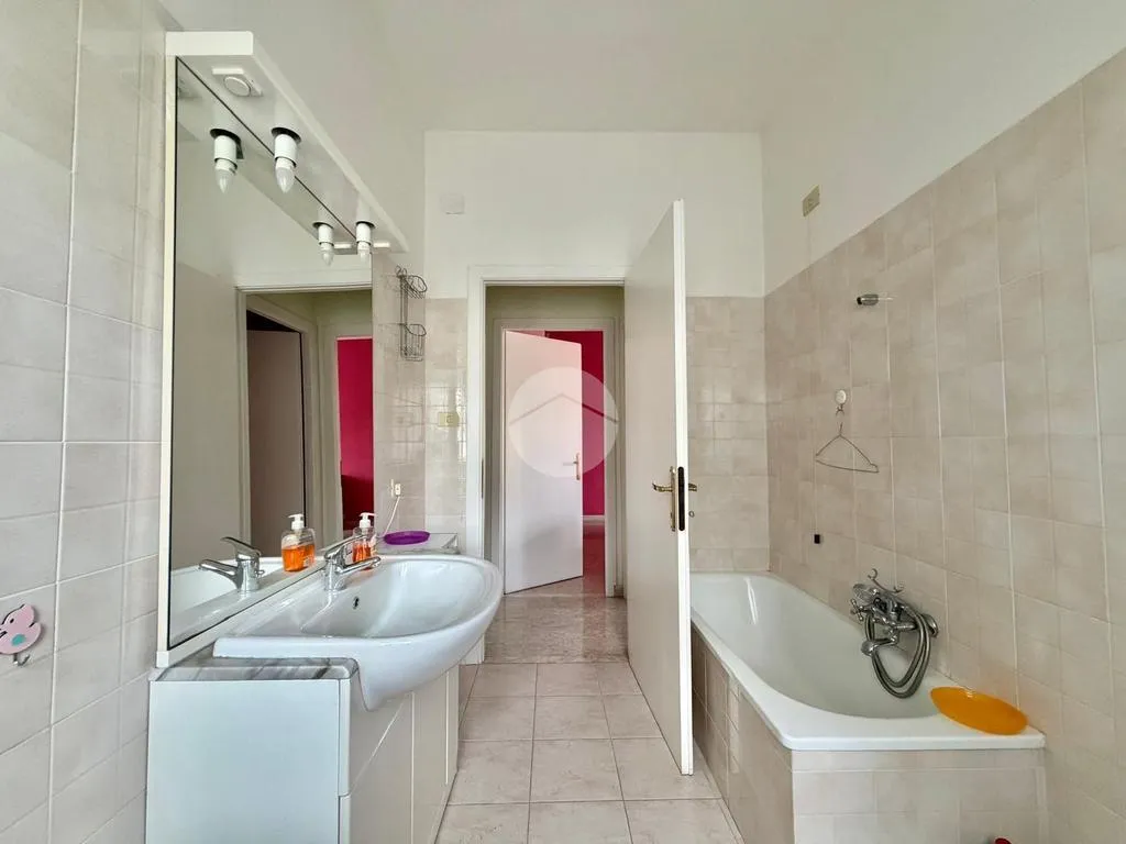 Salles de bain - Panoramic Apartment with Balconies in Viale Trieste, Viterbo