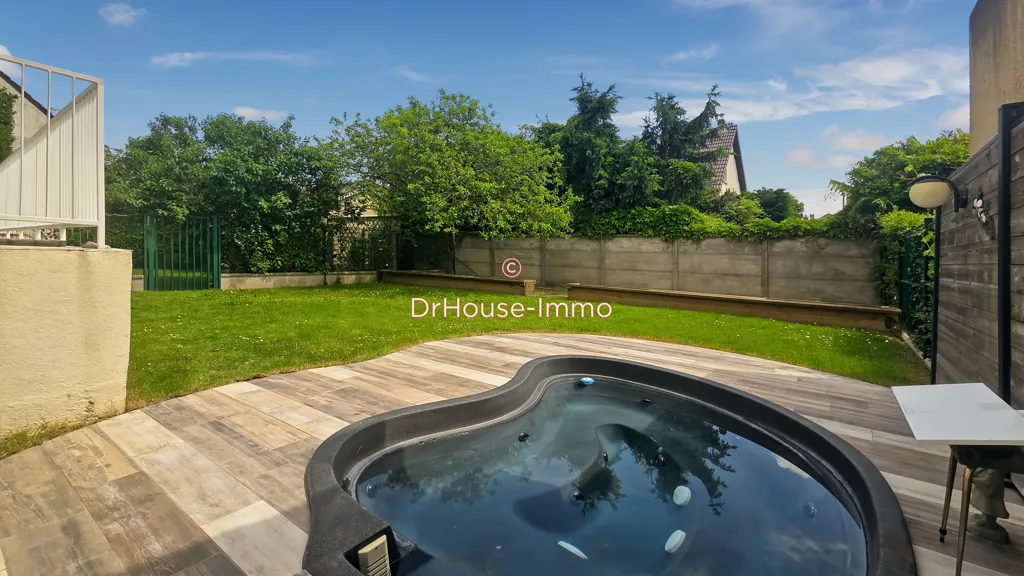 Jardin - Maison Familiale avec Jacuzzi à Savigny-sur-Orge