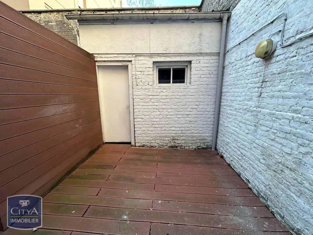 Aed - 2-Bedroom Apartment with Patio in Lille