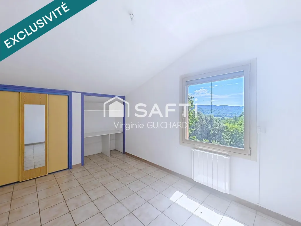 Bedrooms - Architect's Villa with Pool in Aiglun