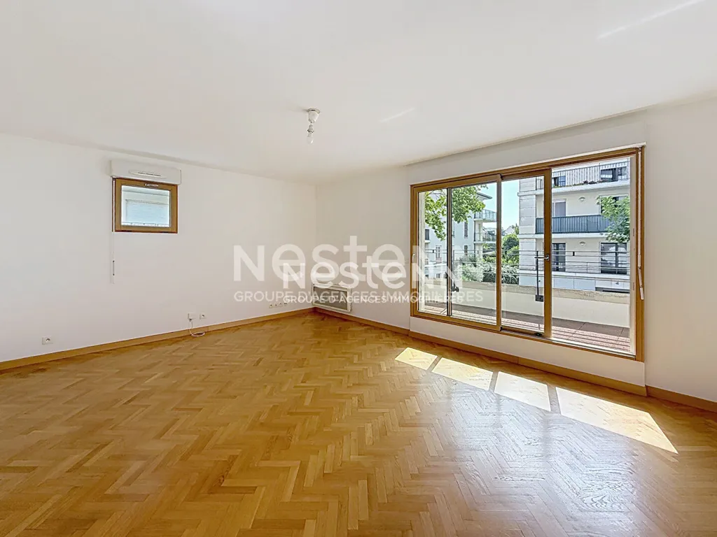Séjour - Appartement 3 Pièces avec Balcon à Saint-Cyr-l'École