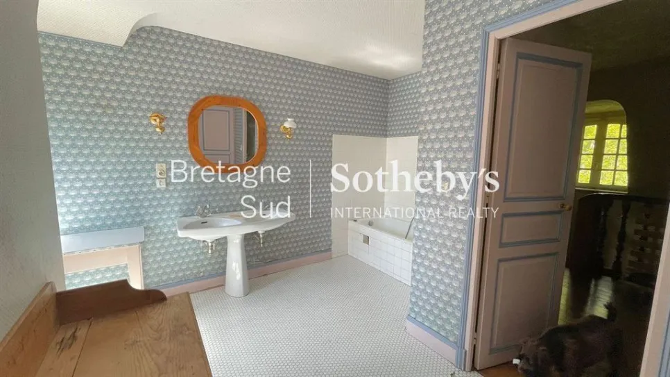 Salles de bain - Demeure d'Architecte en Pierre avec Parc à Douarnenez