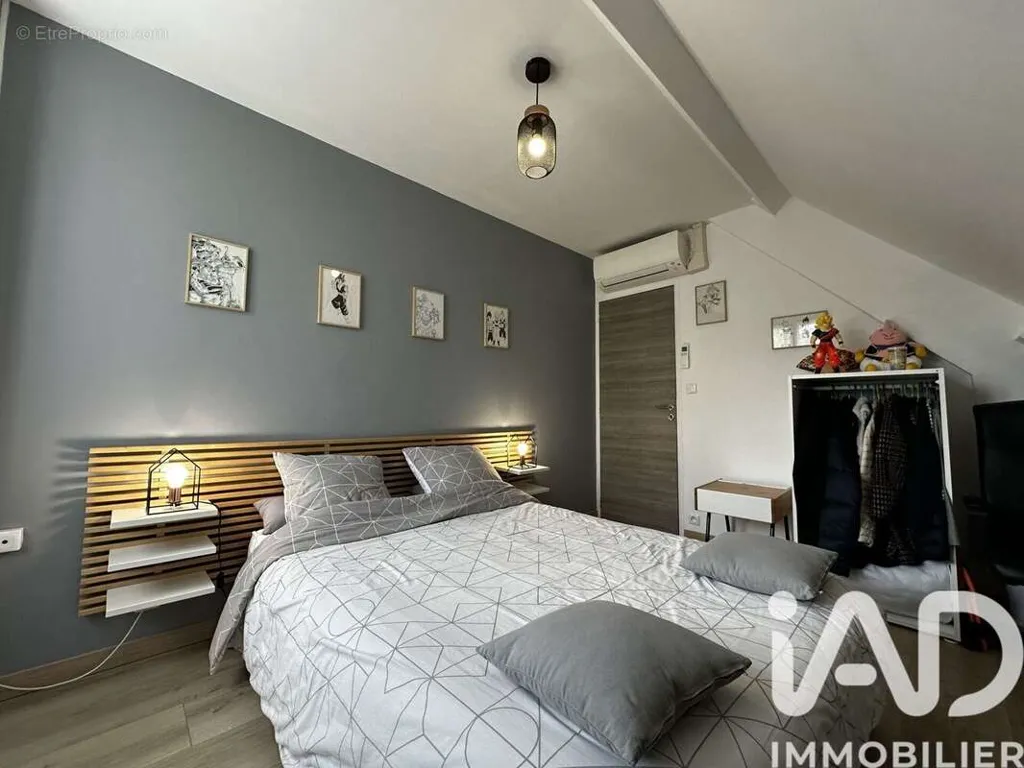 5-toaline maja asukohas Le Plessis-Pate