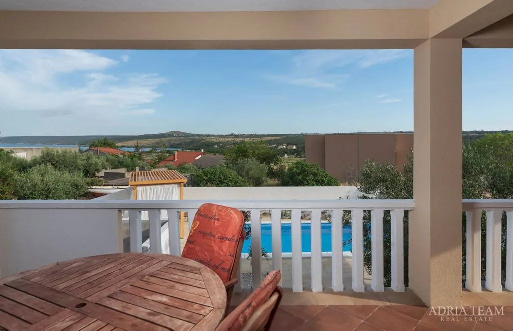 Terrazza - Apartment House with Pool in Posedarje