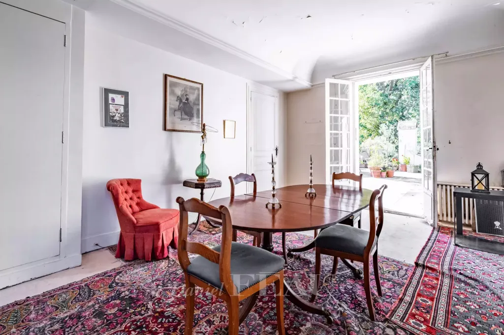 Söögituba - 4-Bed Apartment near Saint-Cloud Golf Course