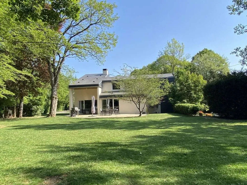 Aed - Architectural House with Garden in Normandy