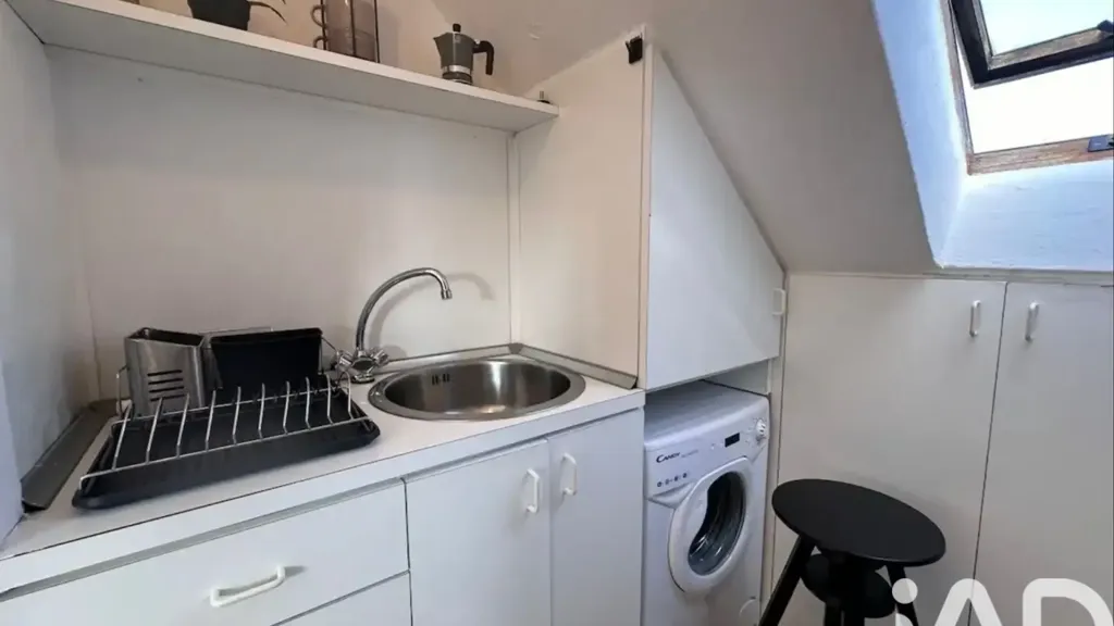 Köök - Modern Studio with Balcony in Milan