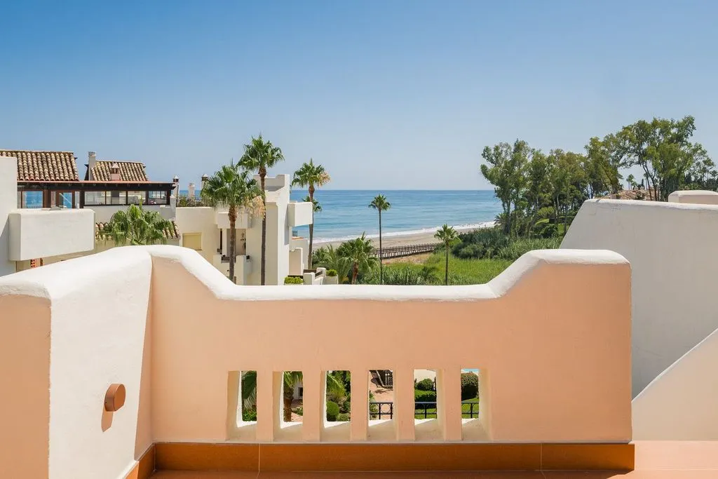 Balcon - Beachfront Penthouse with Rooftop Spa in Estepona