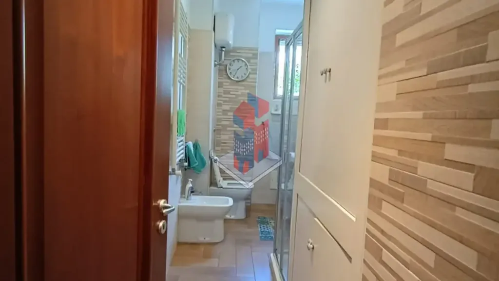 Bagni - Appartamento con due balconi a Napoli