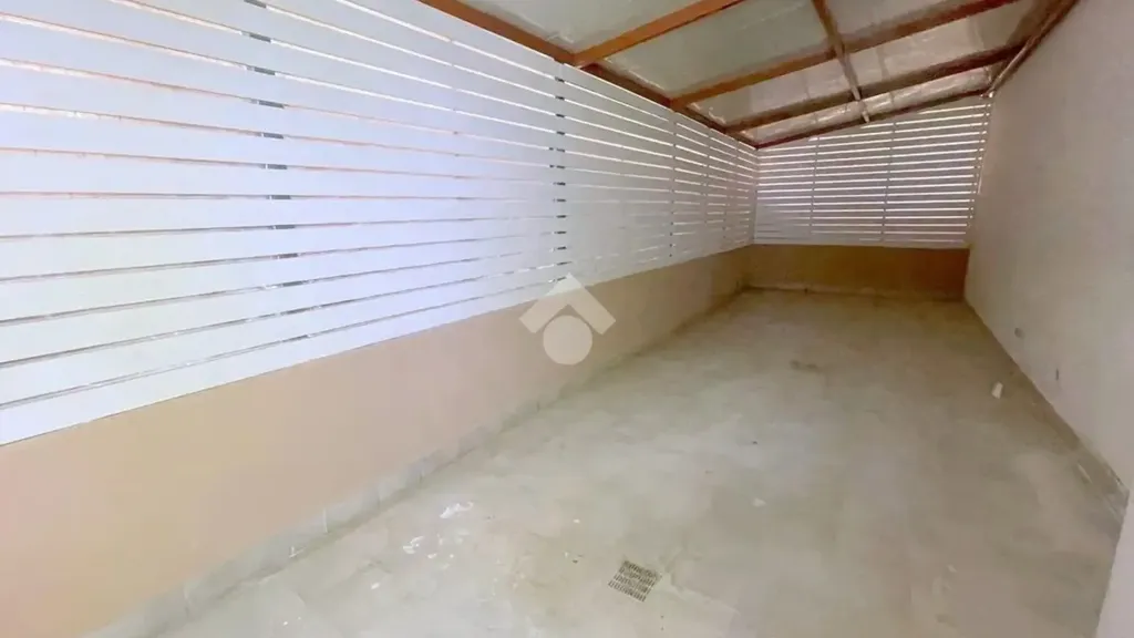 Garaaž - Three-Bedroom Flat with Balcony in Palermo