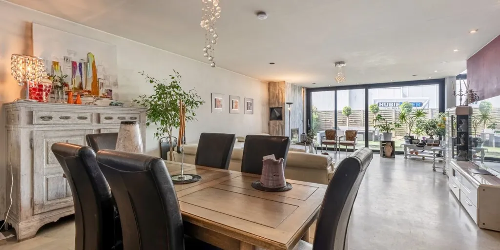 Salle à manger - Bâtiment Commercial avec Jardin près de Hasselt