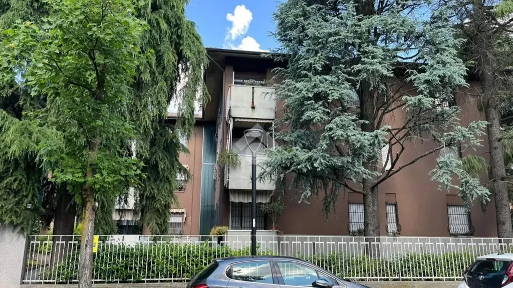 Exterior - Three-Bedroom Apartment with Balcony in Melegnano