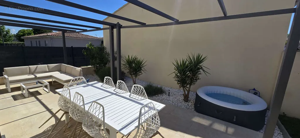 Terrasse - Villa Neuve avec Terrasse Sud à Proximité