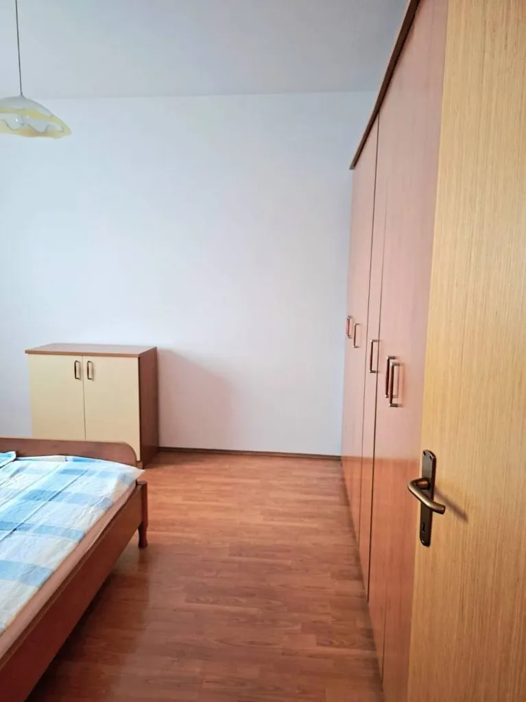 Magamistoad - Spacious 4-Bedroom Apartment with Terrace in Pula