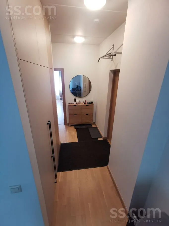 Entrée - Modern Apartment with South/North Views in Riga Centre