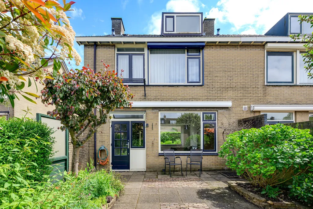 Exterior - Corner House with Garden in Rhoon