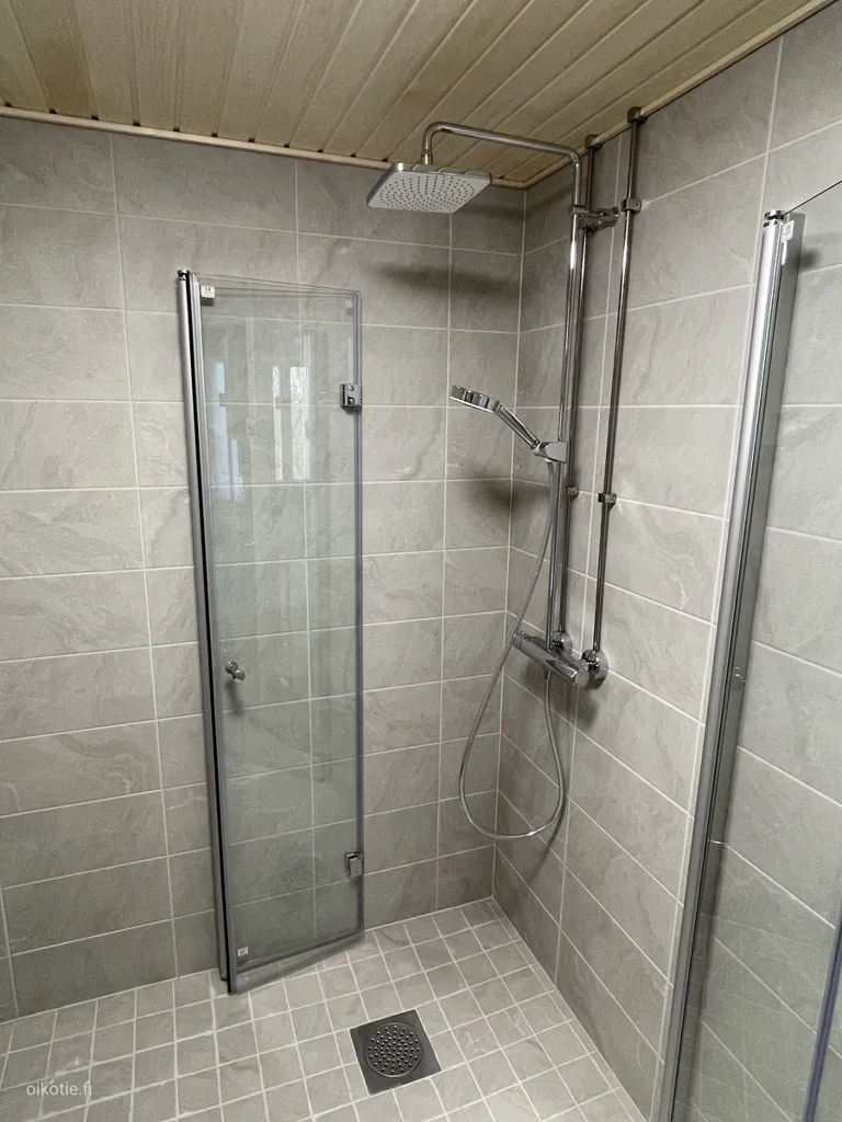 Salles de bain - Modernised Apartment with Balcony in Hervanta, Tampere