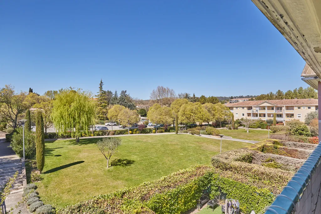 Jardin - Appartement Traversant avec Terrasse à Aix-en-Provence
