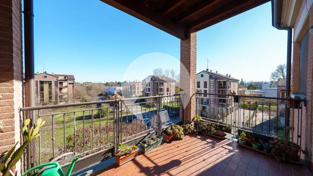 Rõdu - Attico with Terraces in Correggio