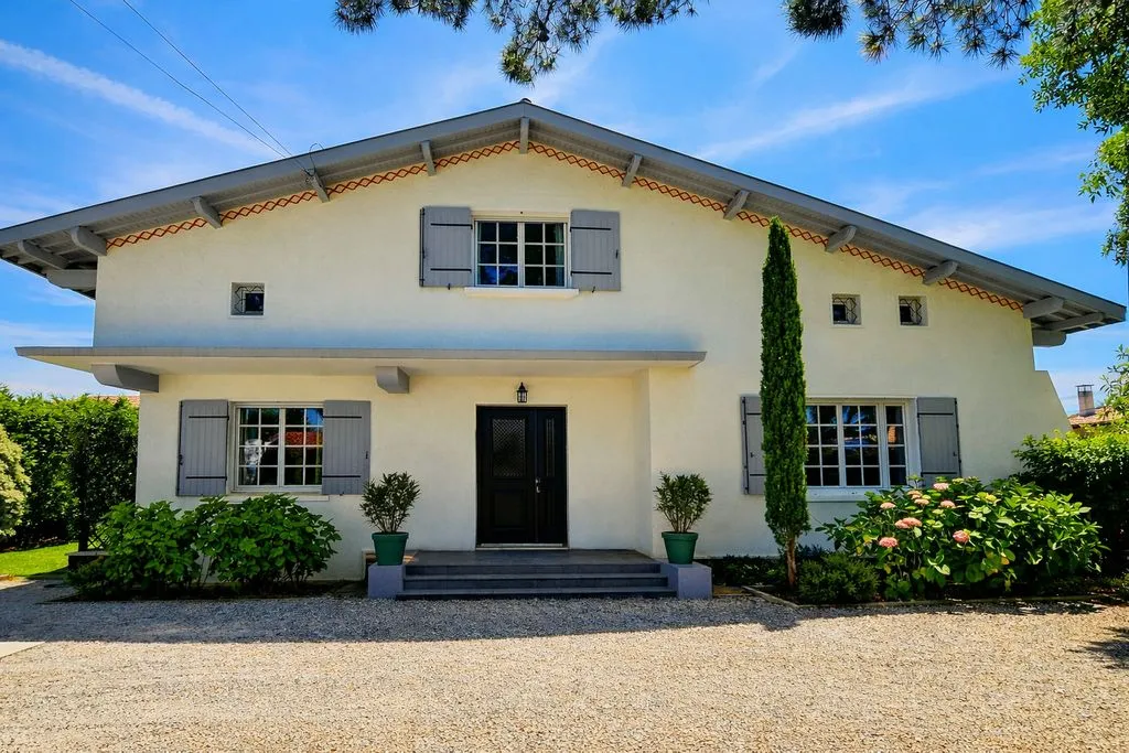 Extérieur - Maison Luxueuse avec Piscine à La Teste-de-Buch