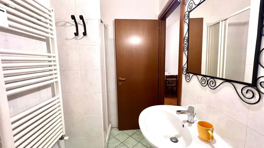 Salles de bain - Trilocale with Large Windows in Florence