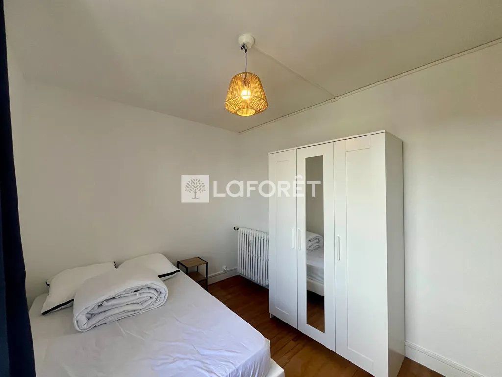 Bedrooms - 1-Bedroom Flat with Balcony in Caen