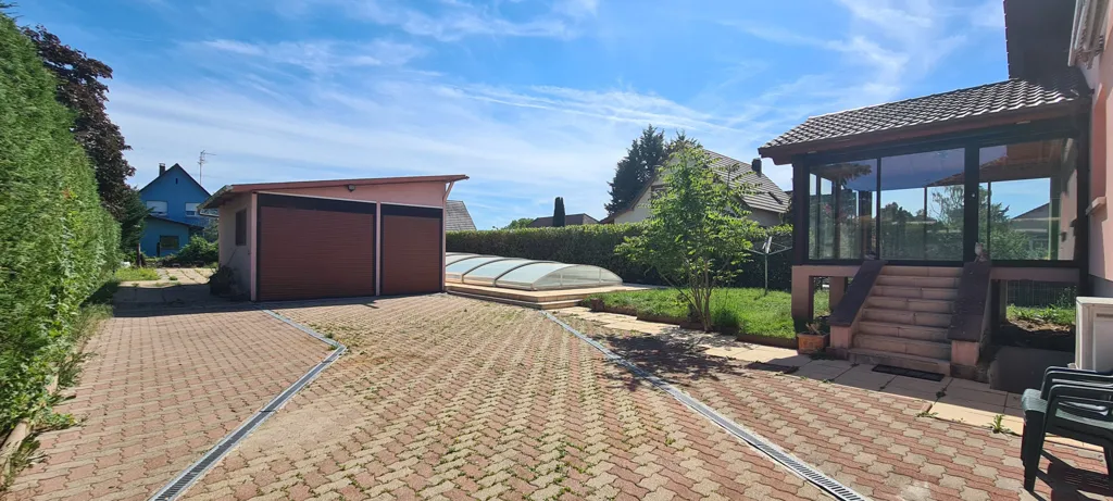 Garden - Spacious Ground Floor House with Pool in Hombourg