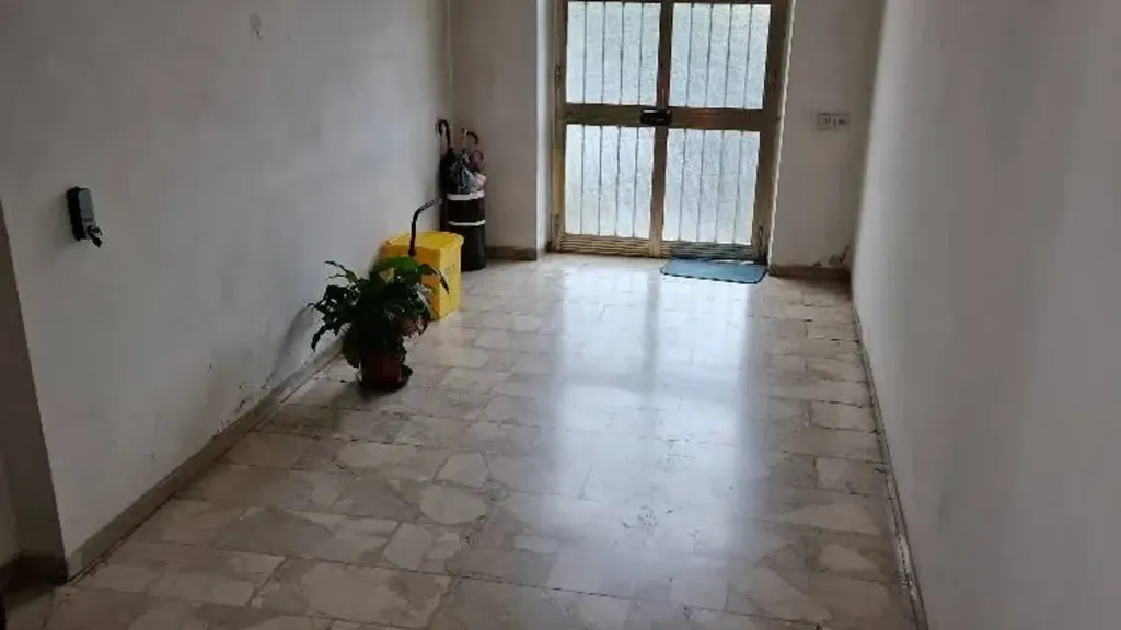Entrée - Multi-level Apartment with Terrace in Pistoia