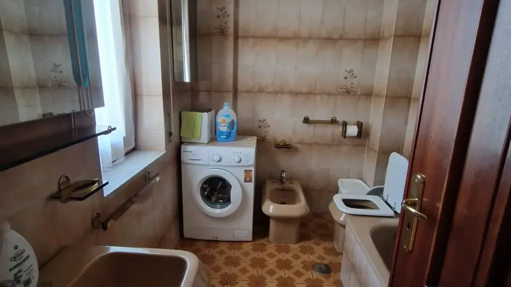 Vannitoad - Three-Bedroom Apartment with Balcony in Avellino