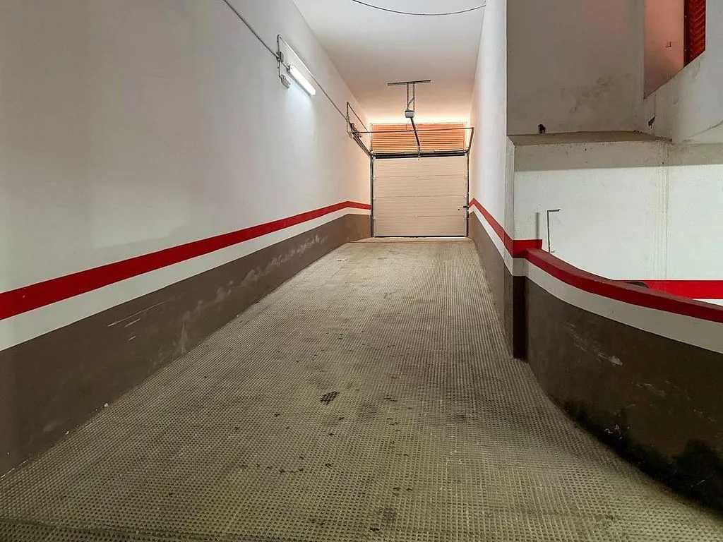 Garage - Apartment with Terrace in Massalavés