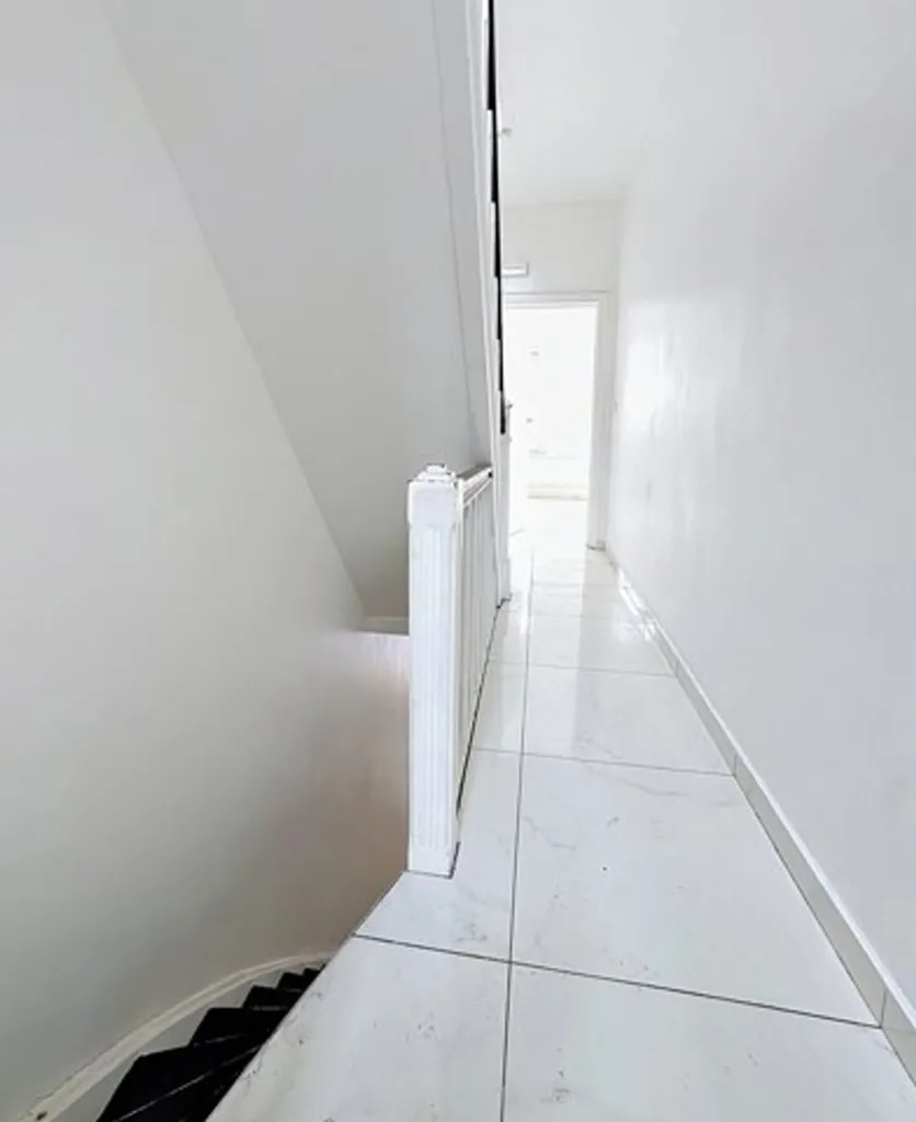 Pièces - Maison avec Atelier et Terrasse à Ans