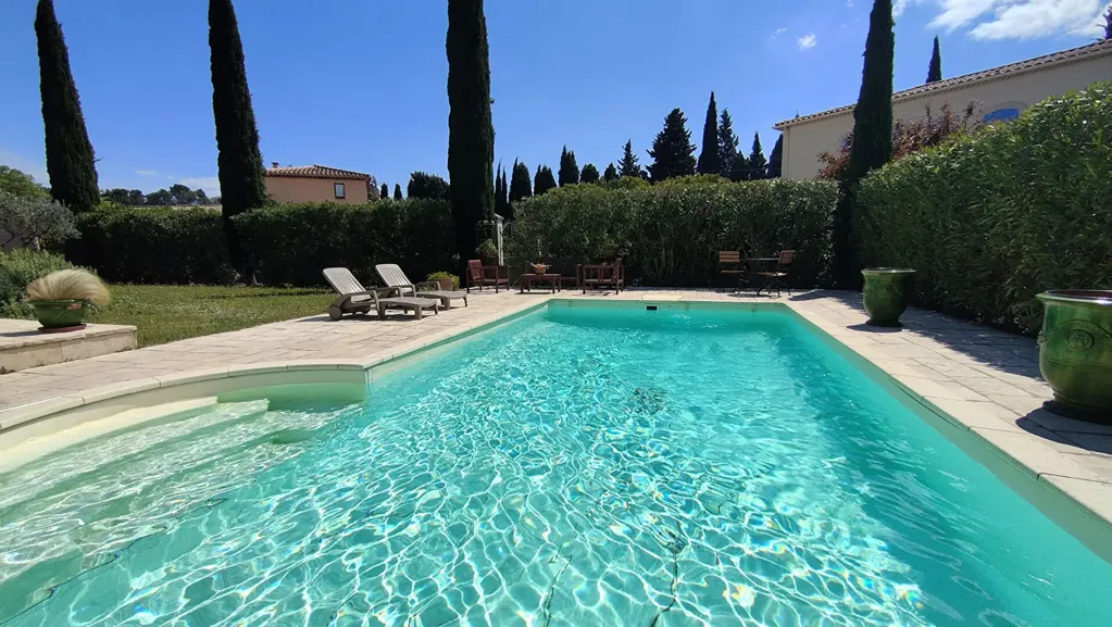 Bassein - Provençal Bastide with Pool in Barbentane