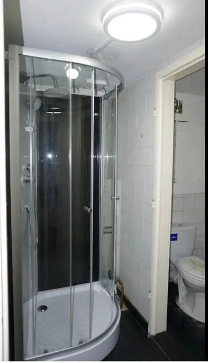 Bathrooms - House with Large Terrace on Lange Leemstraat